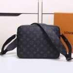 LV Outdoor Messenger - Image 4