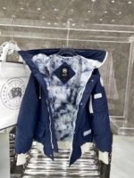 Canada Goose DownJacket - Image 6