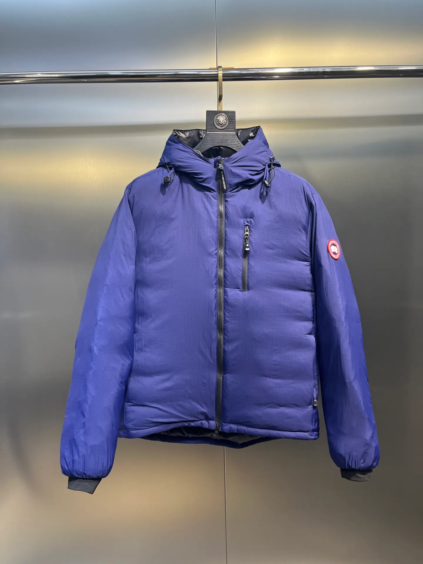 b05e8361c5ae6ca94eb7f1ab68945a64.webp Canada Goose DownJacket - Image 1