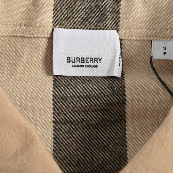 High Quality Burberry Jacket - Image 6