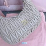Wander matelassé nappa leather hobo bag - Image 10