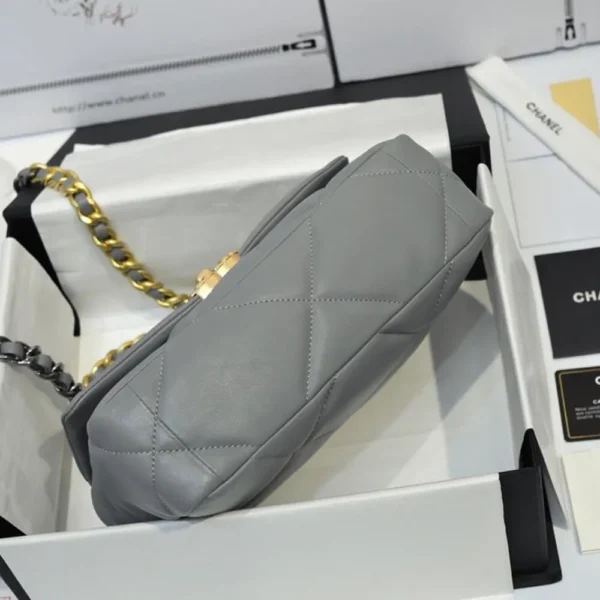 CHANEL 19 HANDBAG - Image 6