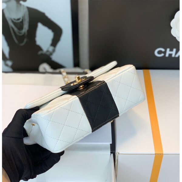 CHANEL MINI FLAP BAG - Image 5