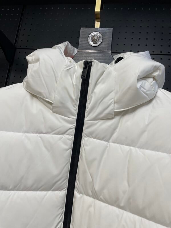 Canada Goose DownJacket - Image 6
