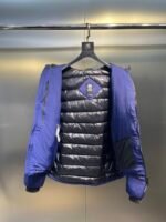 Canada Goose DownJacket - Image 7