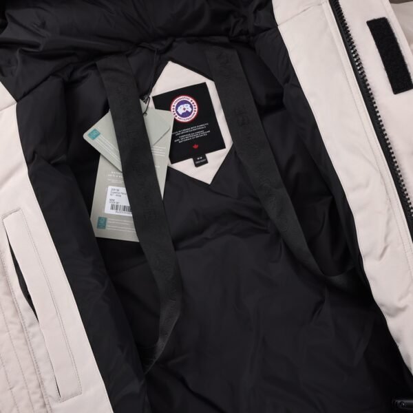 Canada Goose DownJacket - Image 7
