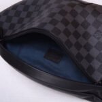 LV Discovery Bumbag - Image 7