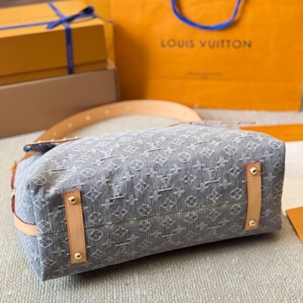 LV CarryAll MM - Image 6
