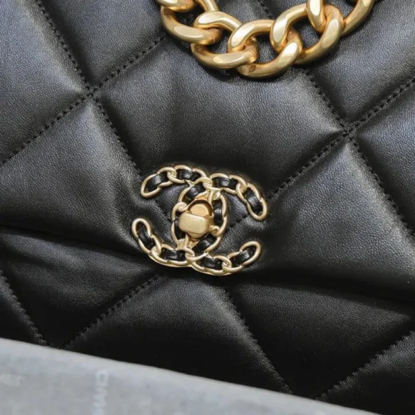 CHANEL 19 MAXI HANDBAG - Image 7
