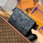 LV TRUNK SLINGBAG - Image 3