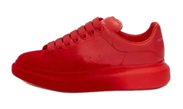 ⁦حذاء Alexander McQueen Oversized أحمر بالكامل⁩ - الصورة ⁦2⁩