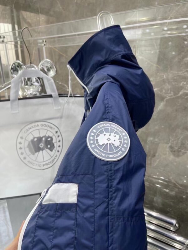 Canada Goose DownJacket - Image 7