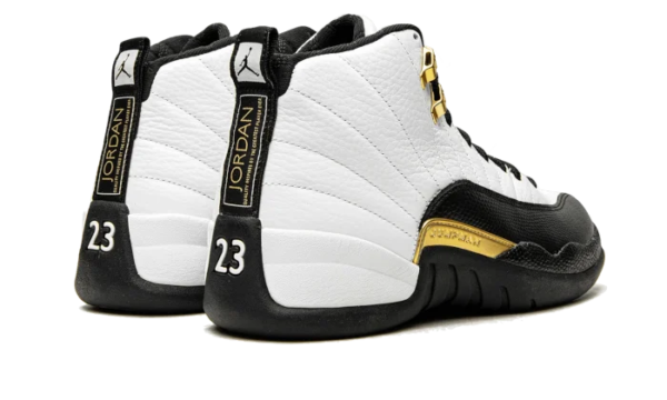 ⁦حذاء Air Jordan Retro Royalty Taxi⁩ - الصورة ⁦4⁩