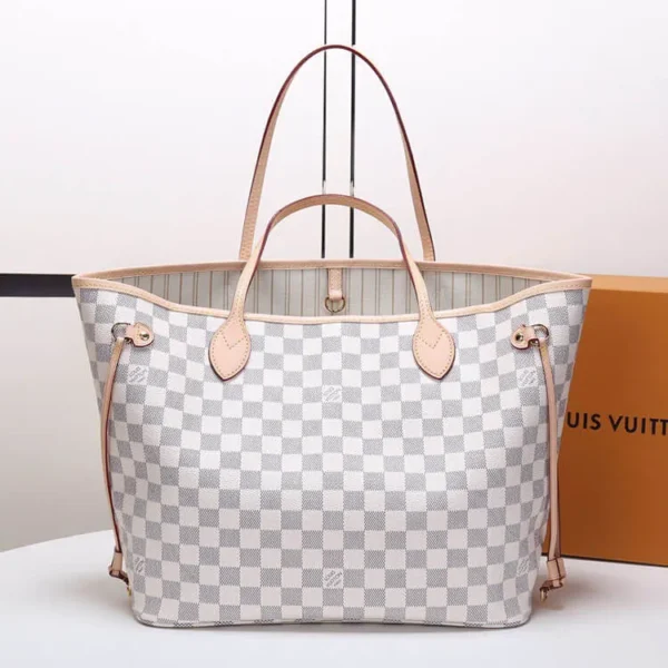 LV Neverfull MM Tote - Image 4