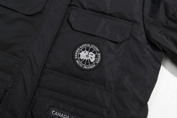 Canada Goose DownJacket - Image 6