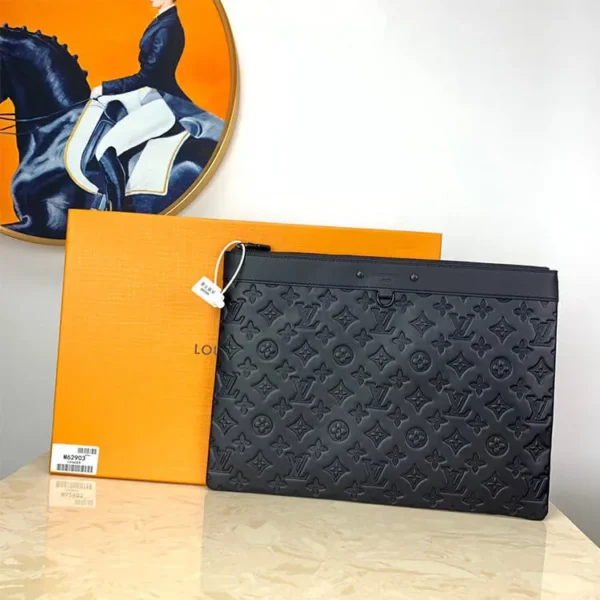 LV Discovery Pochette - Image 3