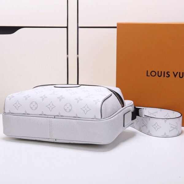 LV Outdoor Messenger - Image 5