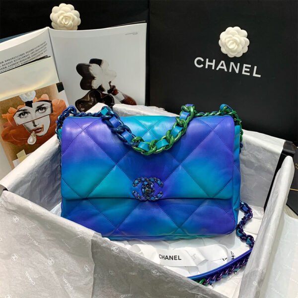 CHANEL 19 Handbag - Image 3