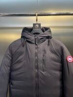 Canada Goose DownJacket - Image 8