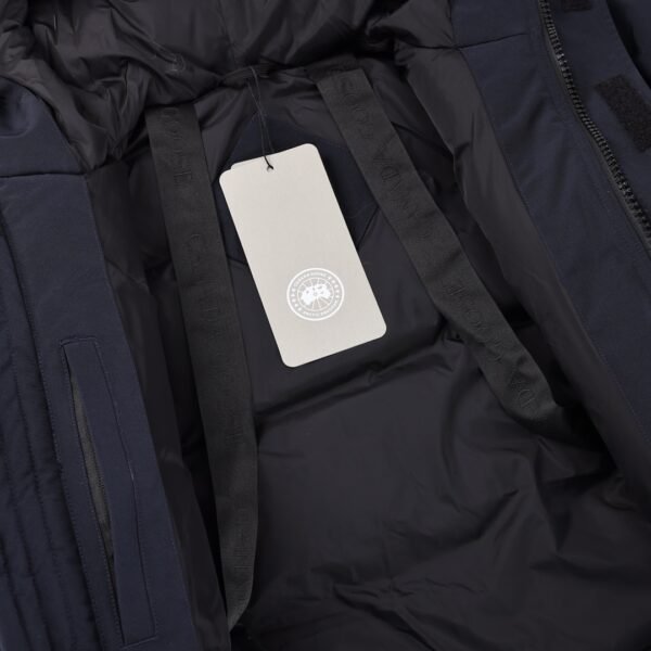 Canada Goose DownJacket - Image 7