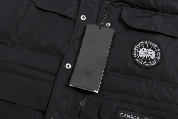Canada Goose DownJacket - Image 5