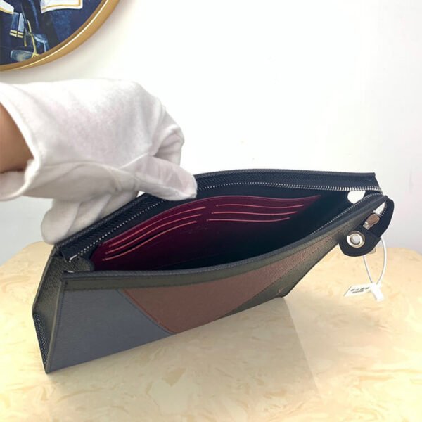LV Pochette Voyage MM - Image 7