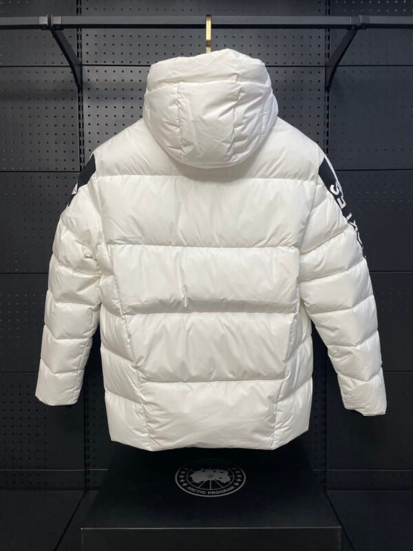 Canada Goose DownJacket - Image 3