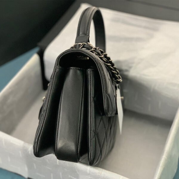 ⁦شنطة شانيل فلاب بمقبض علوي⁩ - الصورة ⁦4⁩