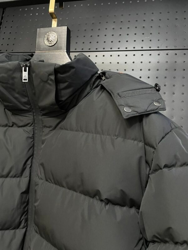 Canada Goose DownJacket - Image 7
