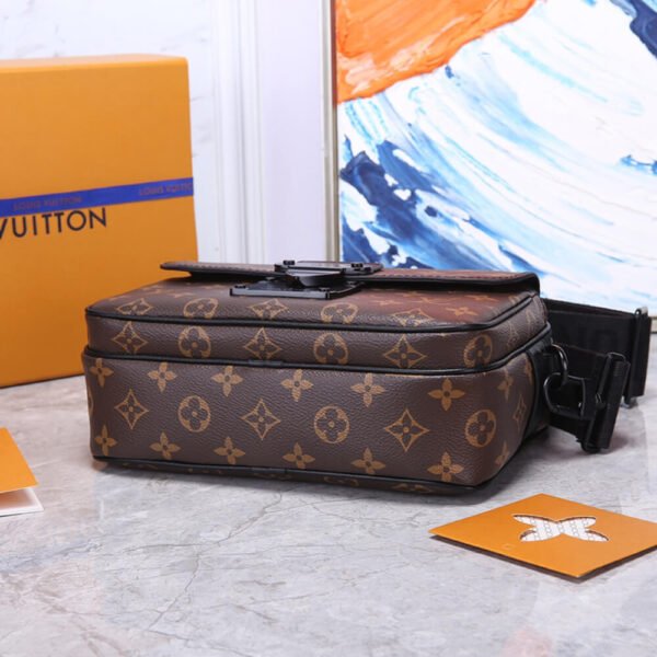 LV S LOCK MESSENGER - Image 6
