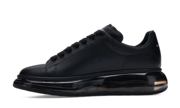⁦حذاء Alexander McQueen Oversized أسود لامع⁩ - الصورة ⁦2⁩
