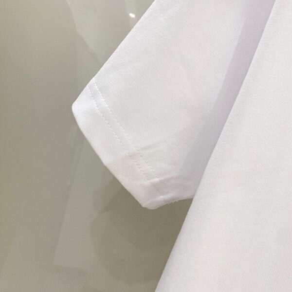 Gucci Graphic Logo Print White Cotton Crew Neck T-Shirt - Image 7