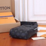 LV OUTDOOR SLINGBAG - Image 6