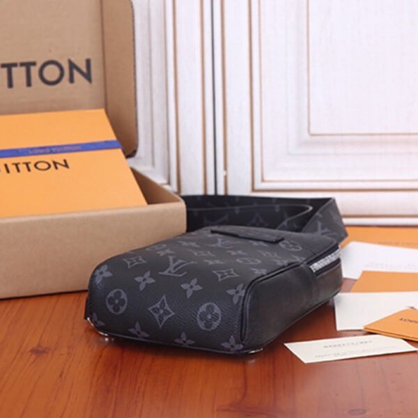 LV OUTDOOR SLINGBAG - Image 6