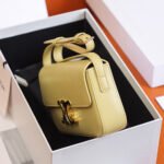 CELINE TRIOMPHE SHOULDER BAG - Image 8