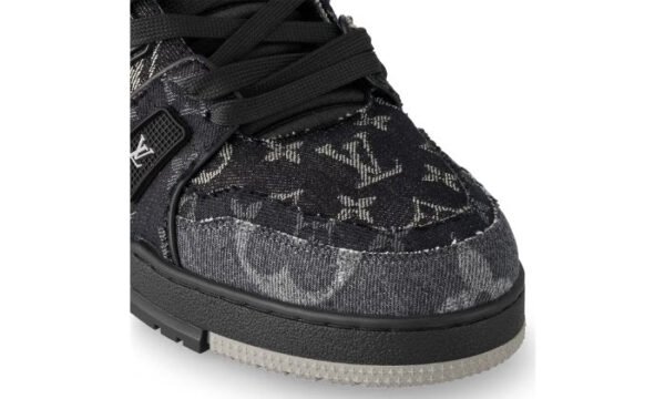 Black Carbon - Image 4