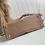 LV TOTE MM HANDBAG - Image 6
