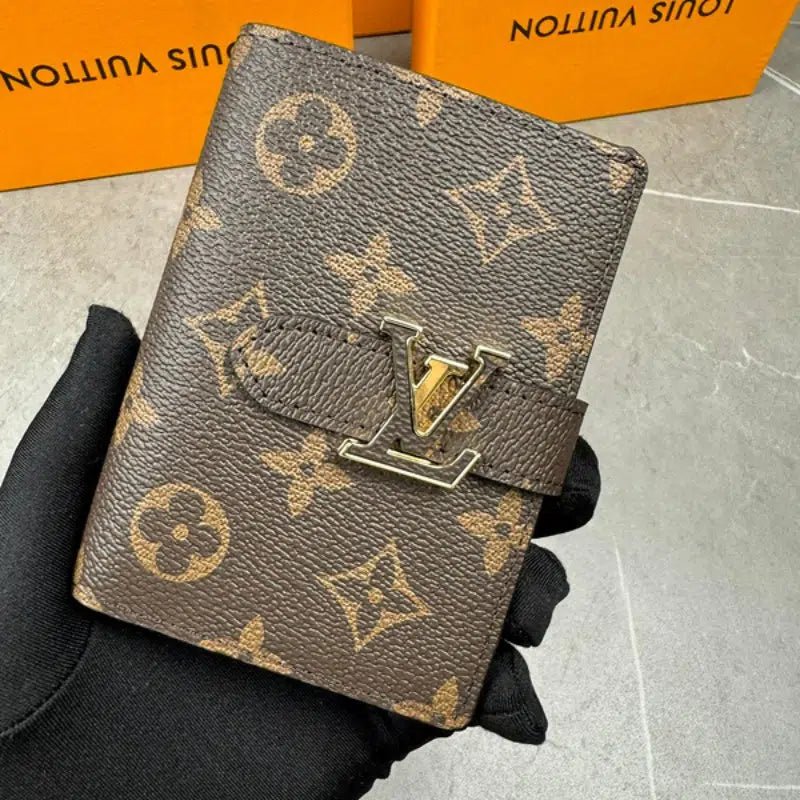 12865227209f4a9474e24e36f05e0faf.jpeg Wallet - Image 1