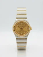 ساعة Omega Constellation نسائية ذهبية بنقشة المونوغرام – حركة أوتوماتيك يابانية