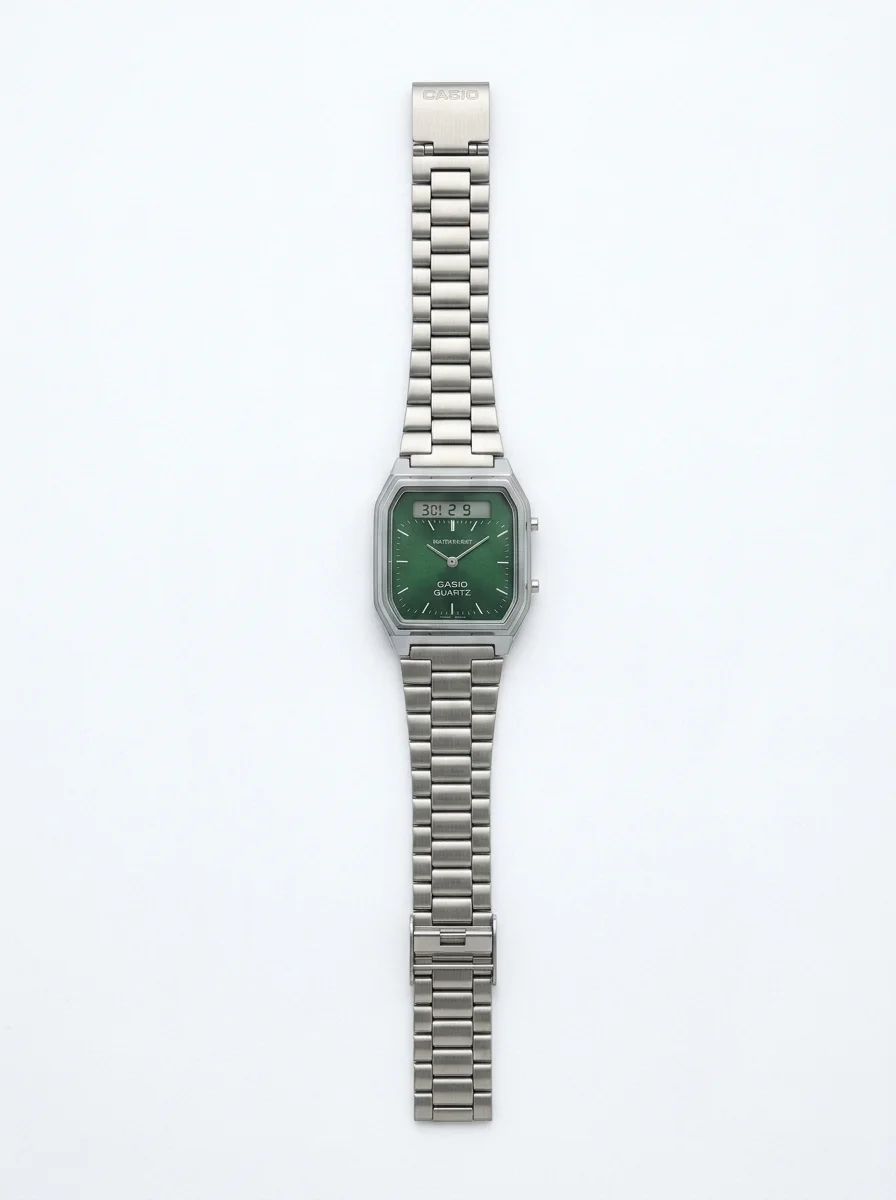 Isolate_silver_watch_green_dial_20261009010609 ساعة كاسيو كوارتز بمينا فضي وأخضر وشاشتين ومقاومة للماء - الصورة 1